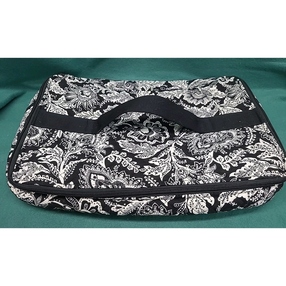 Vera Bradley Casserole Carrier‎